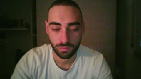 mollo20 online show from December 4, 2025, 3:54 pm