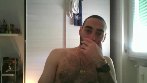 mollo20 online show from February 5, 2026, 1:27 pm