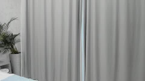 Snapshot of molly_555 chatting on October 28, 2025, 3:54 am Sima online show from October 28, 2025, 3:54 am