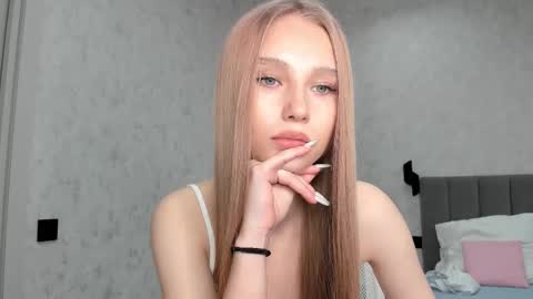 Snapshot of molly_555 chatting on November 11, 2025, 2:00 am Sima online show from November 11, 2025, 2:00 am