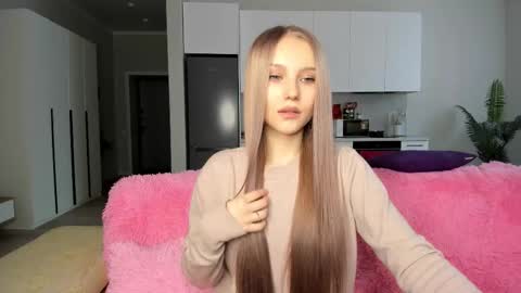 Snapshot of molly_555 chatting on March 3, 2026, 9:59 am Sima online show from March 3, 2026, 9:59 am