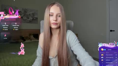 Snapshot of molly_555 chatting on March 21, 2026, 10:53 am Sima online show from March 21, 2026, 10:53 am