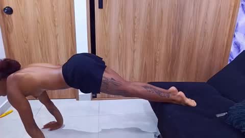 Snapshot of molly_ady chatting on October 13, 2025, 10:32 pm Molly online show from October 13, 2025, 10:32 pm