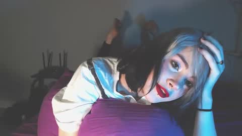 Molly Crow online show from December 8, 2024, 6:50 pm