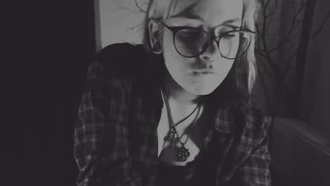 Molly Crow online show from January 22, 2025, 8:49 pm