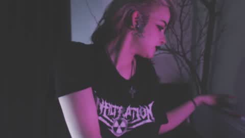 Molly Crow online show from January 27, 2025, 11:43 pm