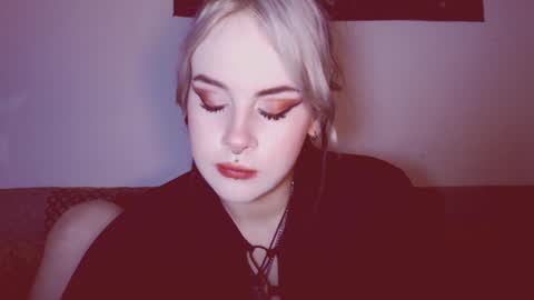 Molly Crow online show from February 26, 2025, 1:21 am