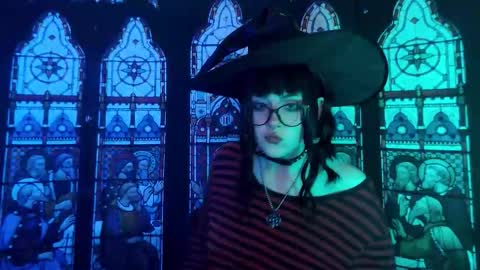 Molly Crow online show from October 11, 2025, 8:40 pm