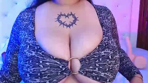molly_curvyhot online show from October 23, 2025, 2:27 pm