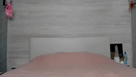 Molly Hunt online show from September 15, 2025, 2:55 am