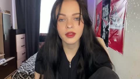 molly_kinkli online show from April 19, 2026, 8:13 am