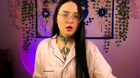 molly_kisss online show from May 7, 2026, 5:46 am