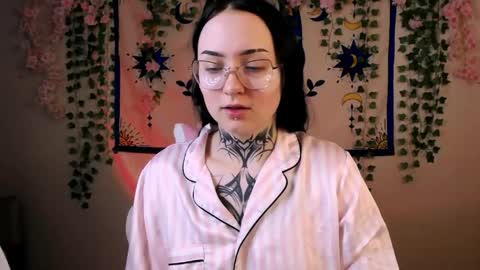 molly_kisss online show from May 13, 2026, 6:55 am