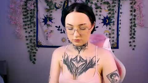 Snapshot of molly_kisss chatting on July 9, 2026, 10:19 am molly_kisss online show from July 9, 2026, 10:19 am