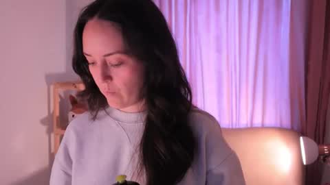   MOLLY   online show from November 14, 2025, 2:49 pm