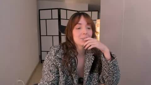   MOLLY   online show from June 19, 2026, 2:21 pm