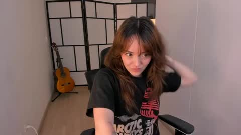   MOLLY   online show from June 23, 2026, 5:33 pm