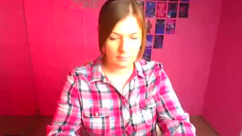 Molly online show from May 3, 2026, 12:11 pm