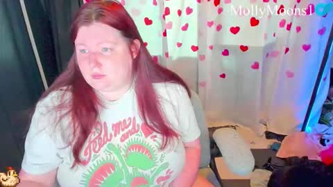 molly_moons online show from May 5, 2026, 5:43 pm