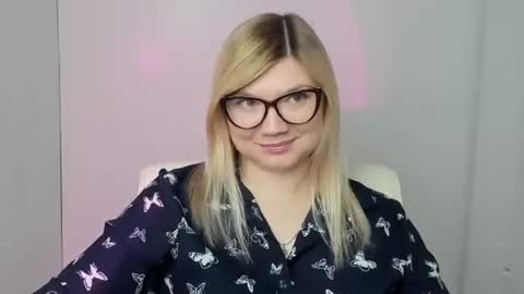 Molly online show from October 26, 2025, 12:55 pm