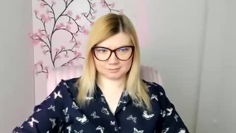 Molly online show from April 28, 2026, 11:37 am