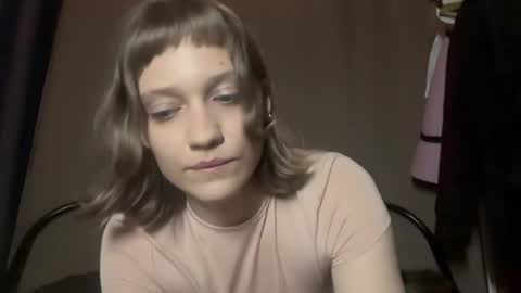 molly_poly online show from April 18, 2026, 7:07 pm