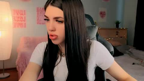 Molly online show from April 11, 2026, 4:28 am