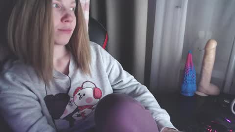 I have new photos come and see with love Molly online show from January 5, 2025, 2:27 am