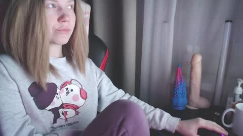 I have new photos come and see with love Molly online show from January 5, 2025, 2:08 pm