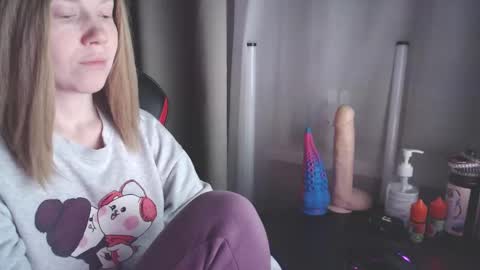 I have new photos come and see with love Molly online show from January 6, 2025, 4:02 pm