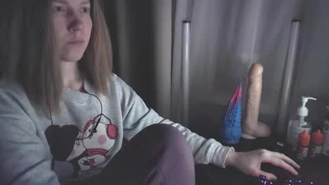 I have new photos come and see with love Molly online show from January 7, 2025, 1:17 am