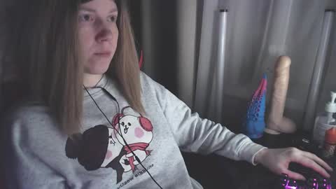 I have new photos come and see with love Molly online show from January 7, 2025, 4:18 am