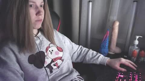 I have new photos come and see with love Molly online show from January 7, 2025, 9:35 pm