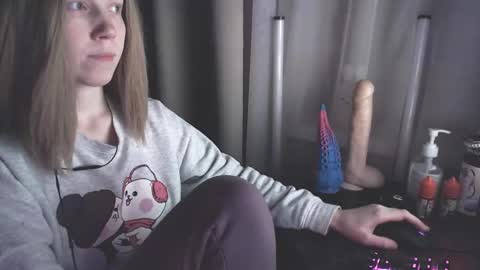 I have new photos come and see with love Molly online show from January 8, 2025, 12:38 am