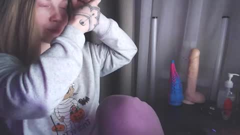 I have new photos come and see with love Molly online show from January 8, 2025, 3:39 pm