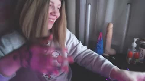 I have new photos come and see with love Molly online show from January 12, 2025, 12:28 am