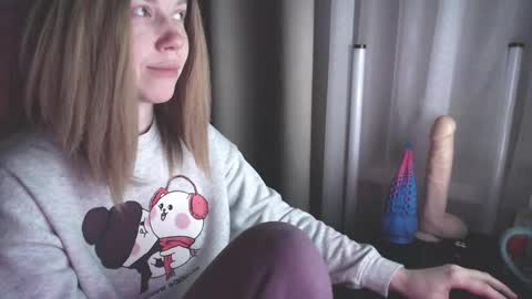 I have new photos come and see with love Molly online show from January 12, 2025, 9:19 pm