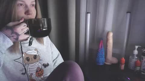 I have new photos come and see with love Molly online show from January 13, 2025, 11:27 pm