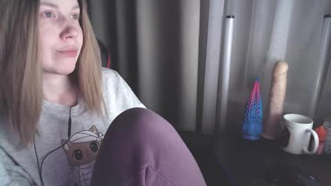 I have new photos come and see with love Molly online show from January 14, 2025, 5:40 am