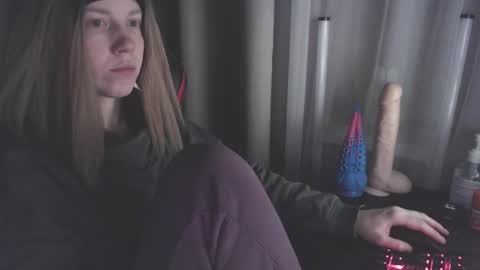 I have new photos come and see with love Molly online show from January 14, 2025, 8:04 pm