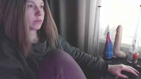 I have new photos come and see with love Molly online show from January 15, 2025, 10:06 am
