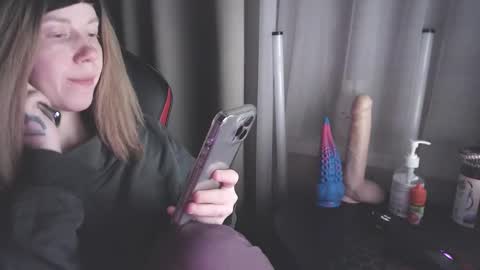 I have new photos come and see with love Molly online show from January 15, 2025, 8:48 pm