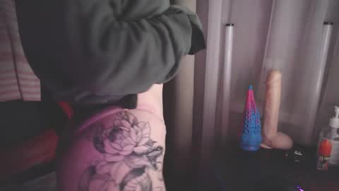 I have new photos come and see with love Molly online show from January 16, 2025, 5:55 pm