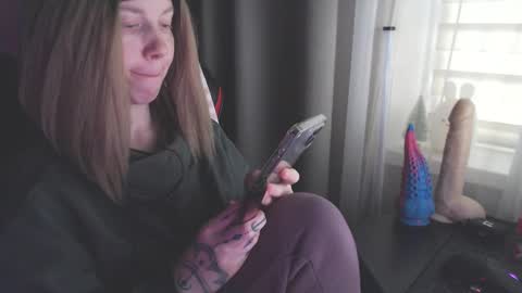 I have new photos come and see with love Molly online show from January 17, 2025, 7:08 am
