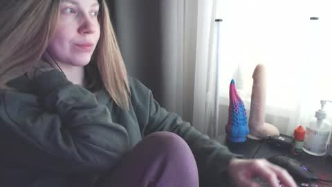I have new photos come and see with love Molly online show from January 17, 2025, 10:11 am