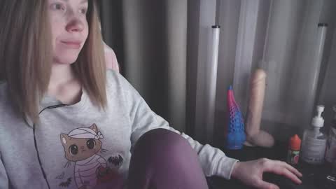 I have new photos come and see with love Molly online show from January 23, 2025, 1:41 am