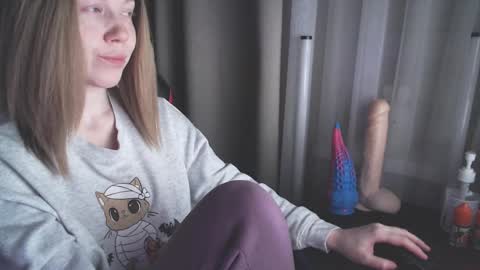 I have new photos come and see with love Molly online show from January 24, 2025, 3:43 am