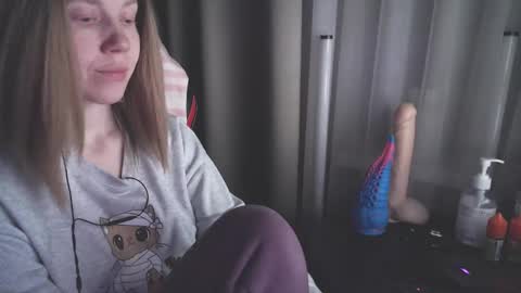 I have new photos come and see with love Molly online show from January 24, 2025, 2:08 pm
