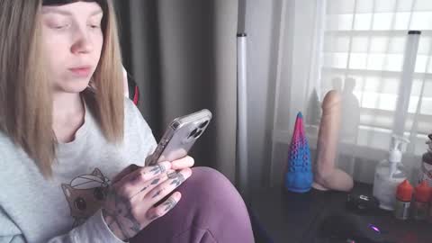 I have new photos come and see with love Molly online show from January 25, 2025, 7:17 am