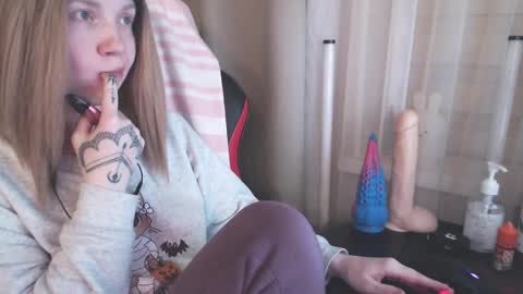 I have new photos come and see with love Molly online show from January 25, 2025, 6:24 pm